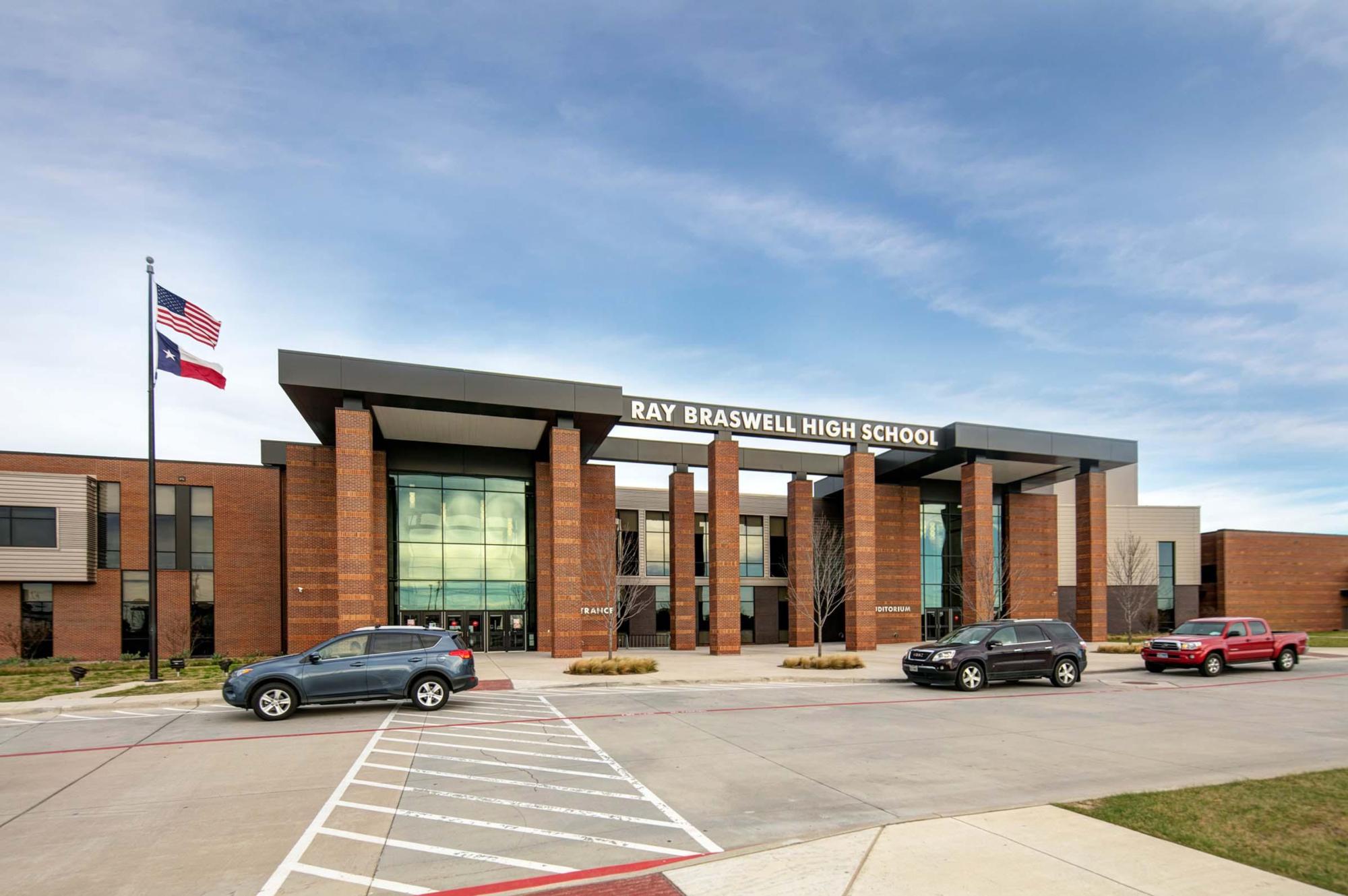 Image of the front of Ray Braswell High School, Denton ISD