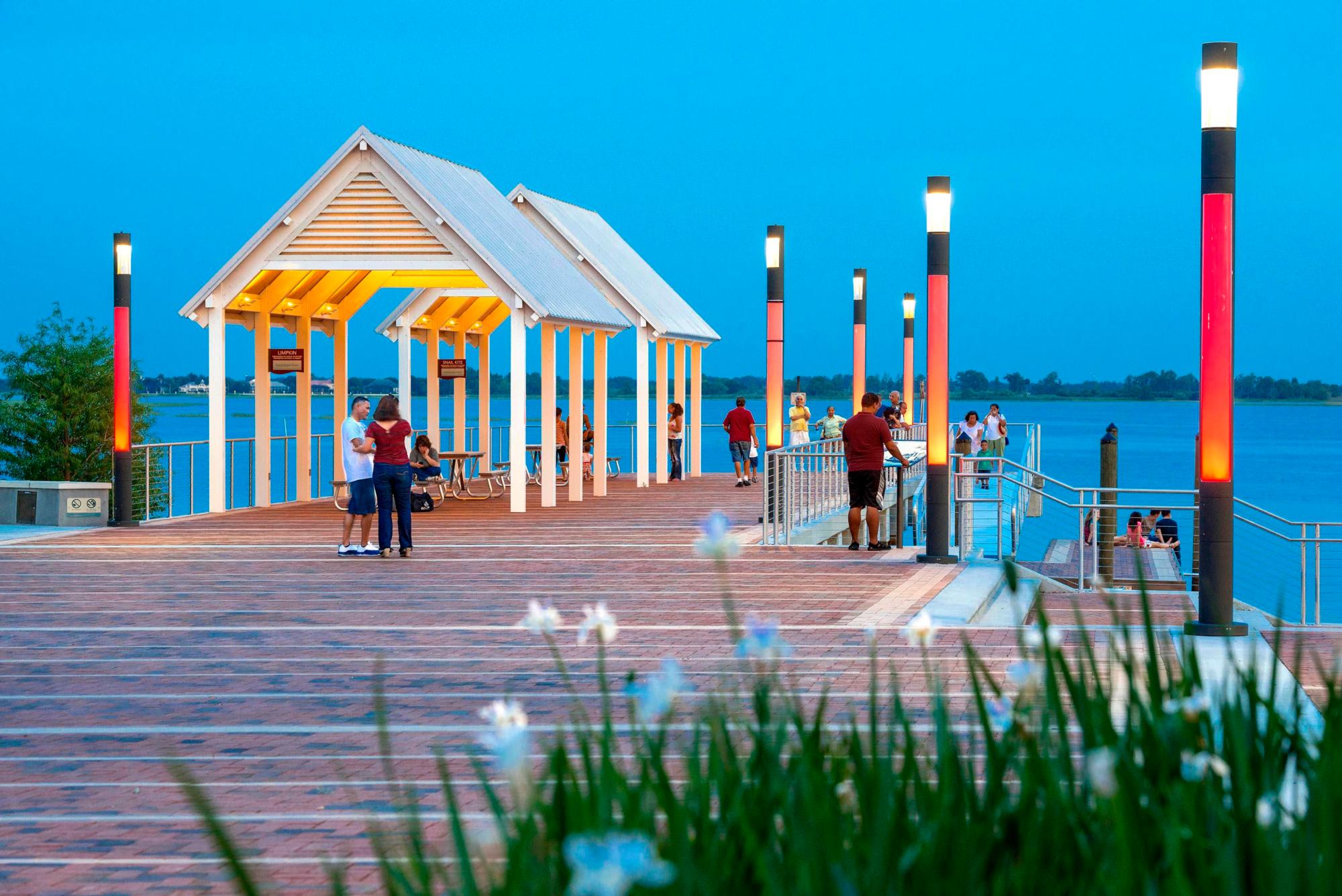 Photo of the Kissimmee Lakefront Park with the lake in the background