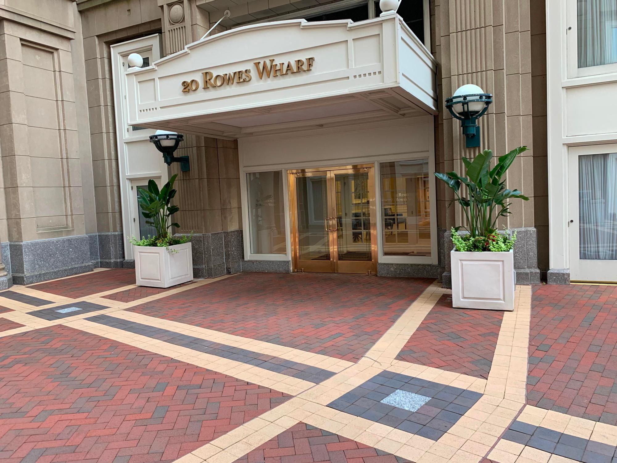 Image of the brick walkway at Rowes Wharf Hotel