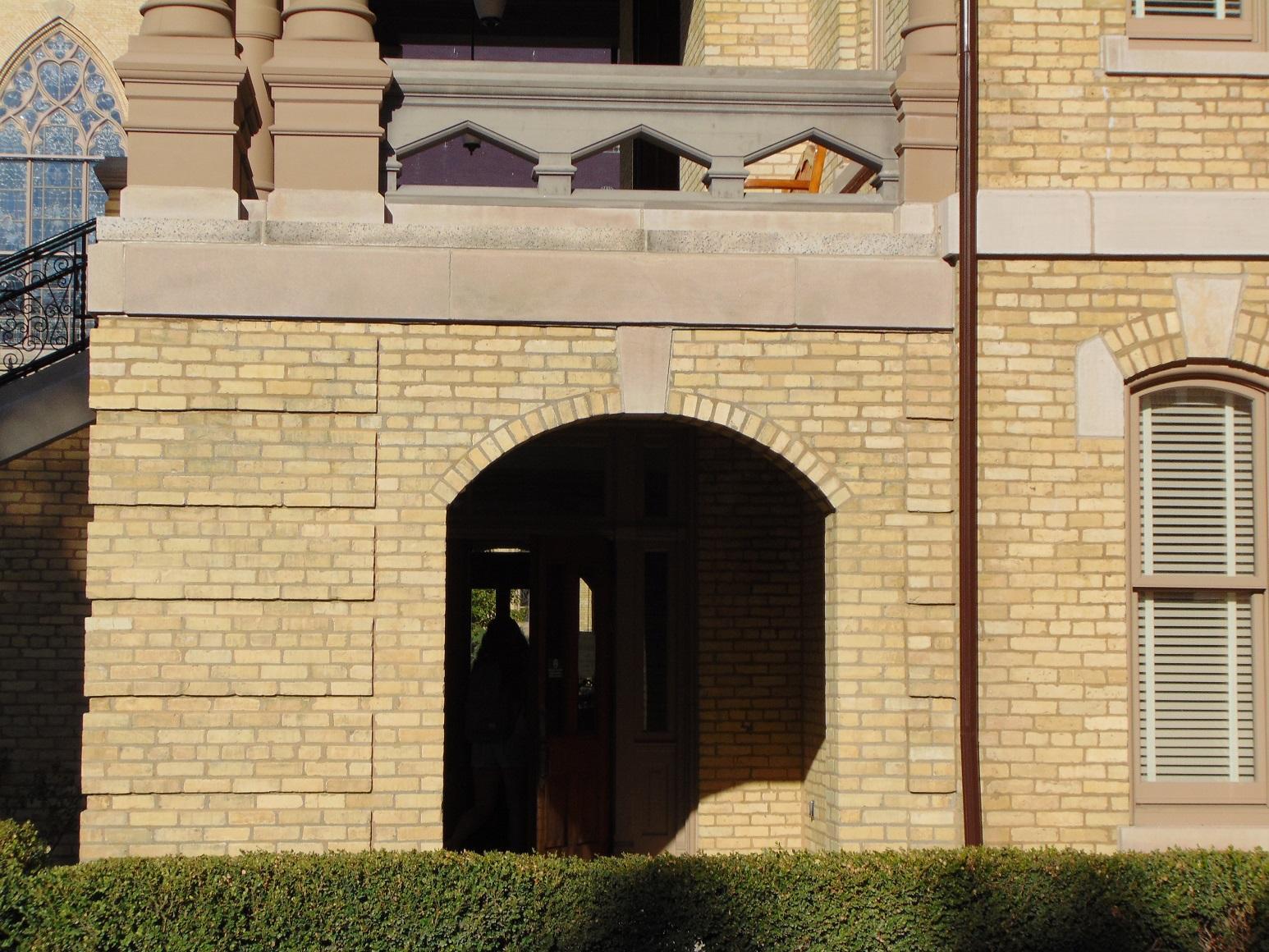 Image of the yellow bricked exterior of the University of Notre Dame’s Main Building