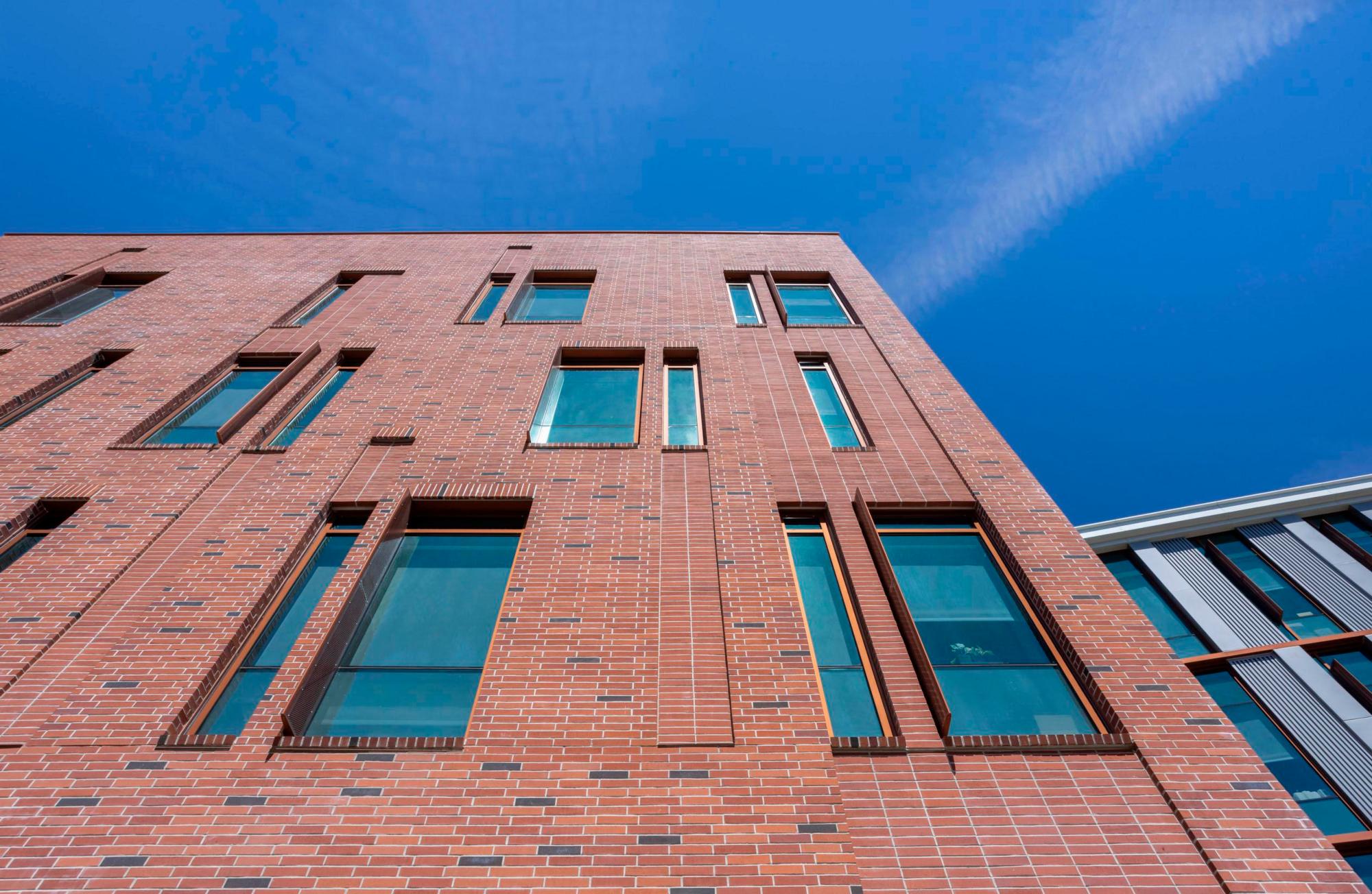 The red bricks of the California State University, Chico Science Building beneath a sky of blue